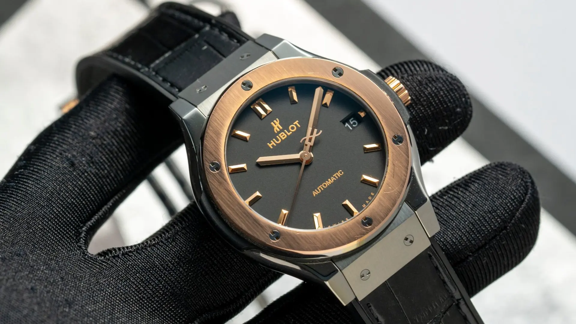 9-hublot-classic-fusion-black-titanium-king-gold.webp