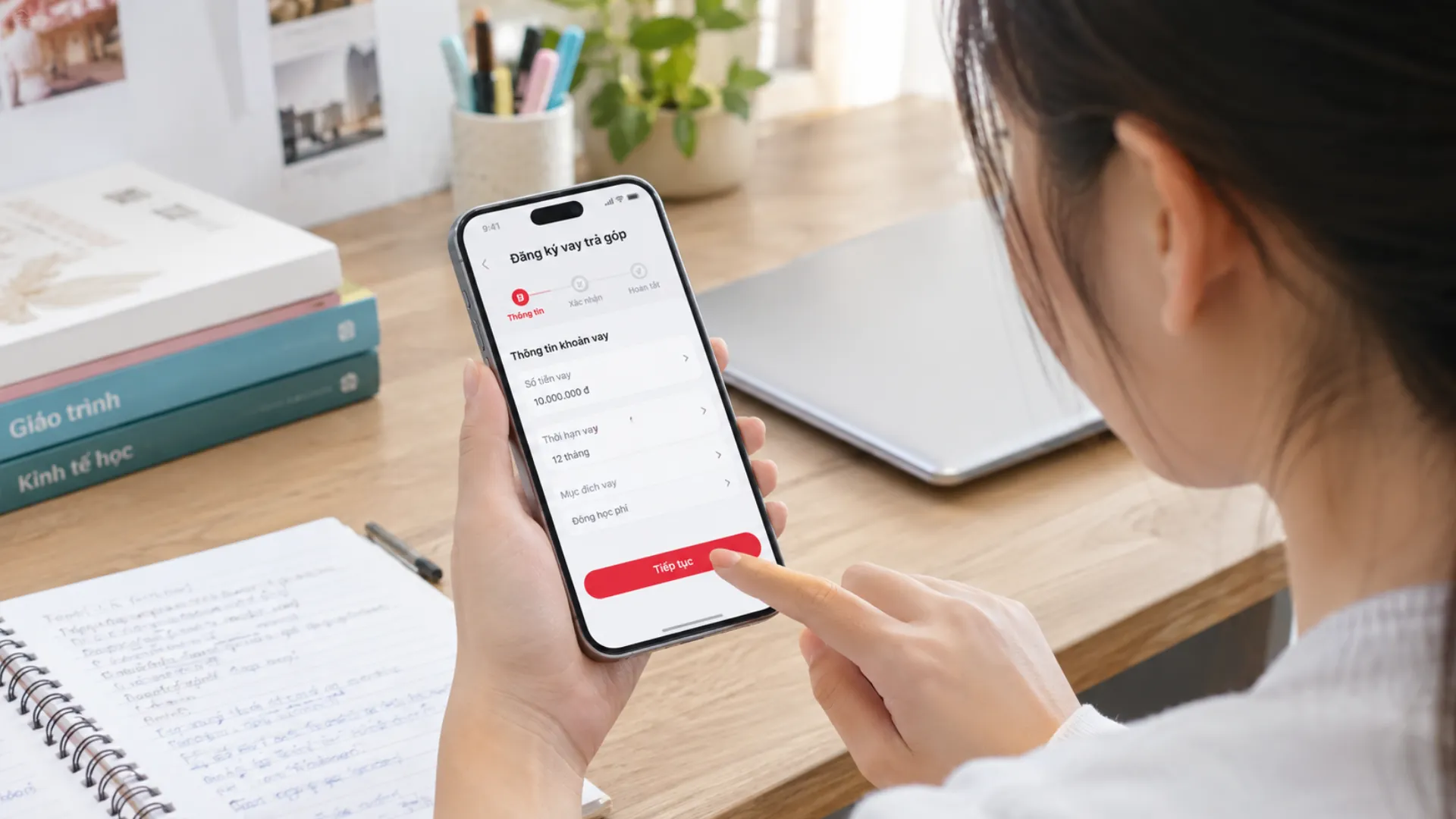các bạn sinh viên có thể đăng ký vay tiền online trả góp hàng tháng qua Home Credit để đóng học phí