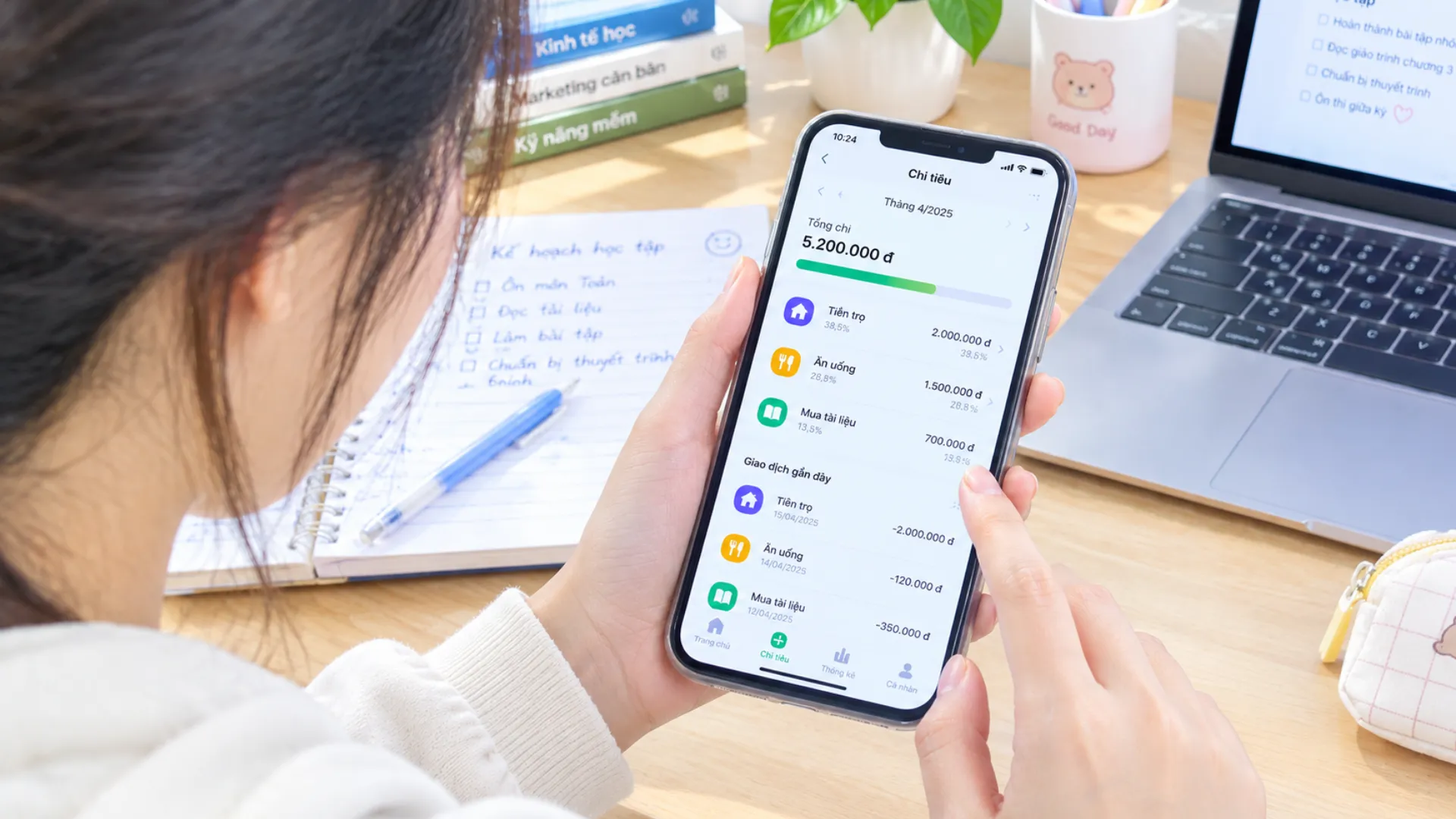 sinh viên chọn vay tiêu dùng khoản nhỏ như 10tr để trang trải phí sinh hoạt hàng tháng
